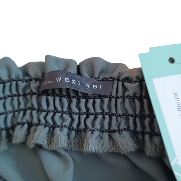 Top Off the Shoulder - Picture 10 of 12